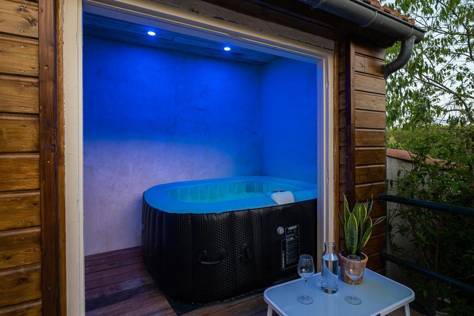 La Citadelle ~ Jacuzzi ~ Terrasse Apartment Каркасон Екстериор снимка