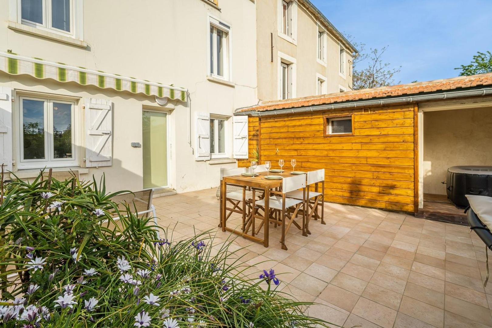 La Citadelle ~ Jacuzzi ~ Terrasse Apartment Каркасон Екстериор снимка