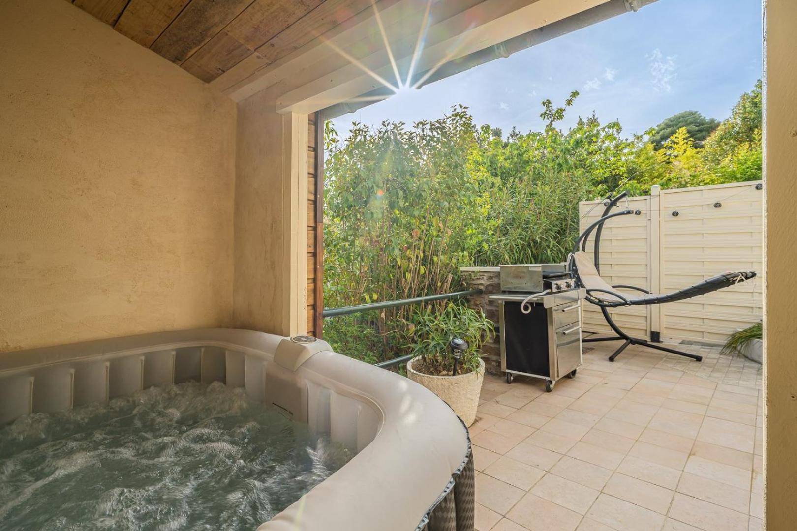 La Citadelle ~ Jacuzzi ~ Terrasse Apartment Каркасон Екстериор снимка